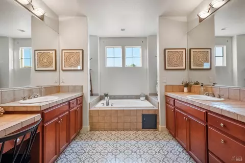 Bath - 507 Sauvignon Pl, Windsor, CA 95492 photo 3 of 8