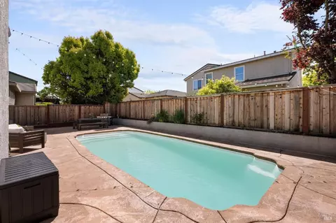 Exterior - 507 Sauvignon Pl, Windsor, CA 95492 photo 10 of 13