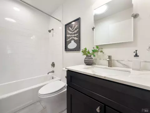 Bath - 679 Riviera Cir, Larkspur, CA 94939 photo 3 of 3