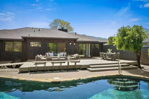 Exterior - 679 Riviera Cir, Larkspur, CA 94939 photo 8 of 18