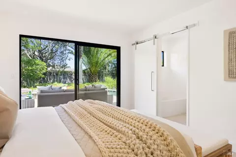 Bedroom - 679 Riviera Cir, Larkspur, CA 94939 photo 3 of 8