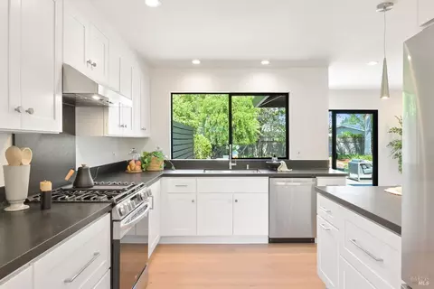 Kitchen - 679 Riviera Cir, Larkspur, CA 94939 photo 1 of 5