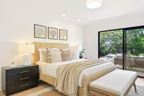 Bedroom - 679 Riviera Cir, Larkspur, CA 94939 photo 2 of 8