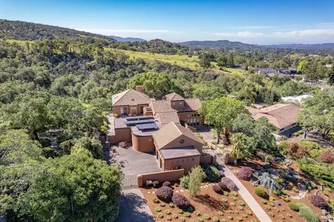 View/Area - 21 Burning Tree Ct, Napa, CA 94558 photo 2 of 8