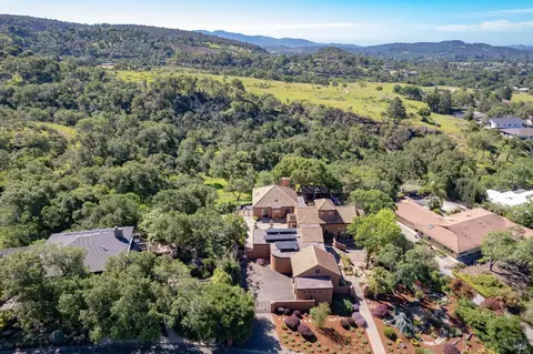 View/Area - 21 Burning Tree Ct, Napa, CA 94558 photo 6 of 8