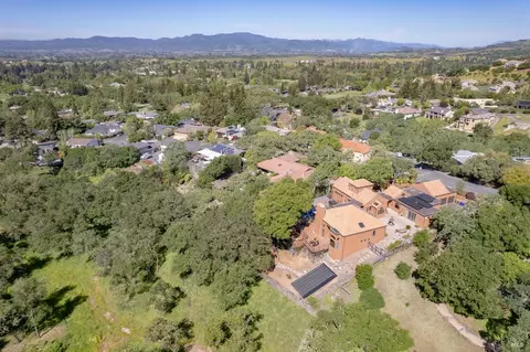 View/Area - 21 Burning Tree Ct, Napa, CA 94558 photo 7 of 8