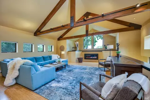 Living - 21 Burning Tree Ct, Napa, CA 94558 photo 2 of 7