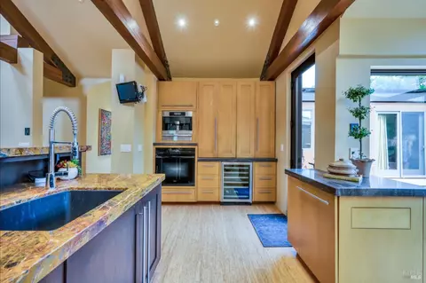 Kitchen - 21 Burning Tree Ct, Napa, CA 94558 photo 7 of 9