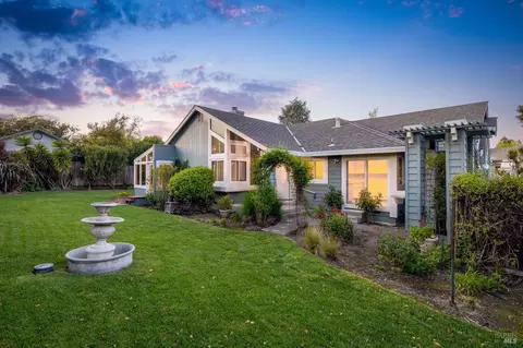 28 S Temelec Cir, Sonoma, CA 95476