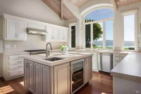 Kitchen - 4 Rolling Hills Rd, Tiburon, CA 94920 photo 2 of 3