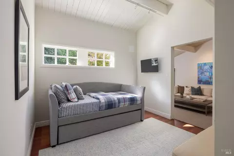 Bedroom - 4 Rolling Hills Rd, Tiburon, CA 94920 photo 5 of 5