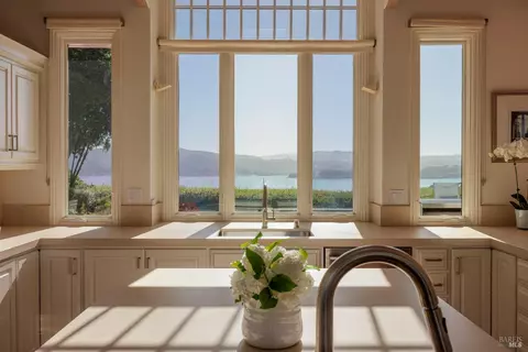 Living - 4 Rolling Hills Rd, Tiburon, CA 94920 photo 5 of 11