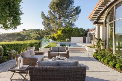 Exterior - 4 Rolling Hills Rd, Tiburon, CA 94920 photo 4 of 15
