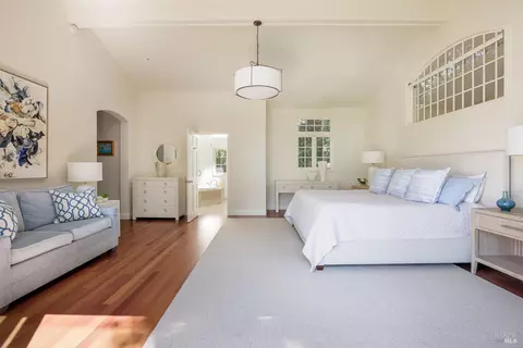 Bedroom - 4 Rolling Hills Rd, Tiburon, CA 94920 photo 2 of 5