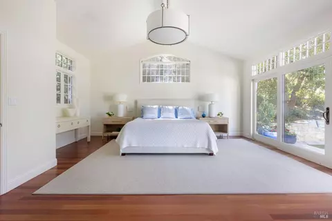 Bedroom - 4 Rolling Hills Rd, Tiburon, CA 94920 photo 1 of 5