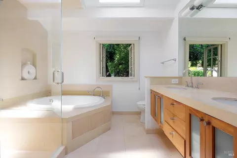 Bath - 4 Rolling Hills Rd, Tiburon, CA 94920 photo 1 of 4