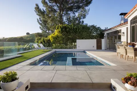 Exterior - 4 Rolling Hills Rd, Tiburon, CA 94920 photo 2 of 15