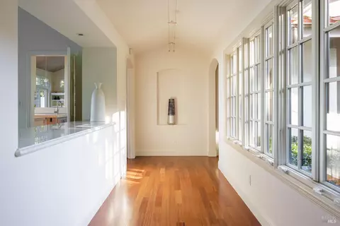 Entry Way - 4 Rolling Hills Rd, Tiburon, CA 94920 photo 2 of 3