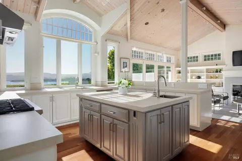 Kitchen - 4 Rolling Hills Rd, Tiburon, CA 94920 photo 1 of 3