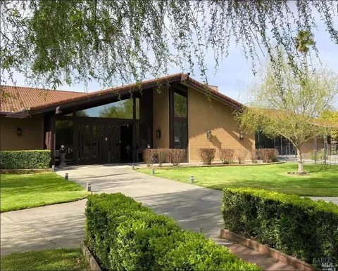 713 Seville Way, Novato, CA 94949