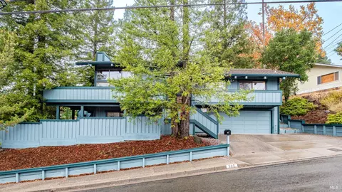 505 Sunnyvale Dr, Healdsburg, CA 95448
