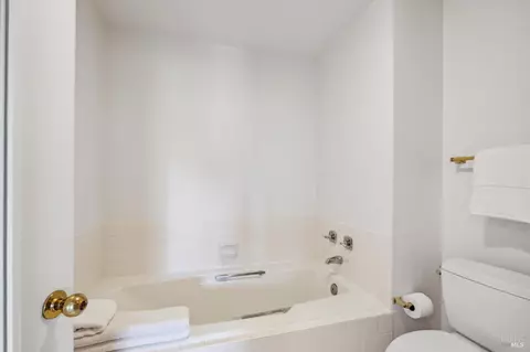 Bath - 111 Eucalyptus Knoll St, Mill Valley, CA 94941 photo 2 of 4
