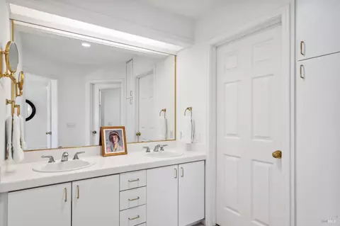 Bath - 111 Eucalyptus Knoll St, Mill Valley, CA 94941 photo 1 of 4