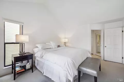 Bedroom - 111 Eucalyptus Knoll St, Mill Valley, CA 94941 photo 3 of 4