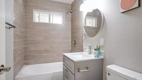 Bath - 1830 Clay St, Fairfield, CA 94533 photo 1 of 2