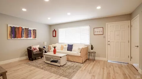 Living - 1830 Clay St, Fairfield, CA 94533 photo 3 of 4