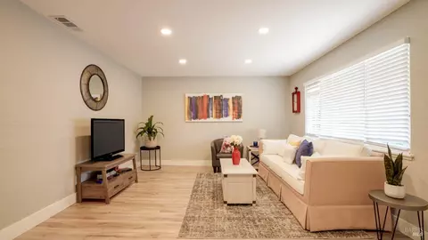 Living - 1830 Clay St, Fairfield, CA 94533 photo 2 of 4