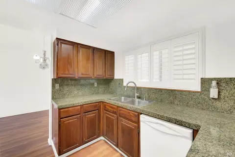 Kitchen - 124 Dolphin Ct, Vallejo, CA 94589 photo 3 of 9