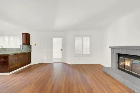 Living - 124 Dolphin Ct, Vallejo, CA 94589 photo 4 of 6