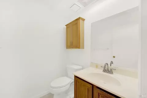Bath - 124 Dolphin Ct, Vallejo, CA 94589 photo 1 of 5