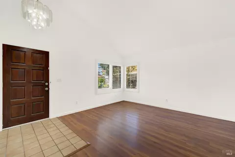 Living - 124 Dolphin Ct, Vallejo, CA 94589 photo 3 of 6