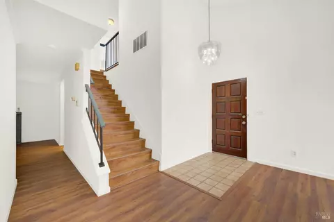 Entry Way - 124 Dolphin Ct, Vallejo, CA 94589 photo 2 of 4
