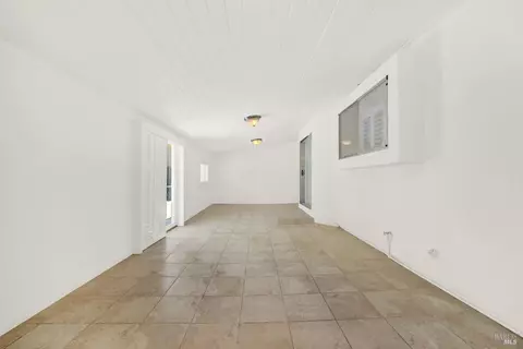 Entry Way - 124 Dolphin Ct, Vallejo, CA 94589 photo 1 of 4