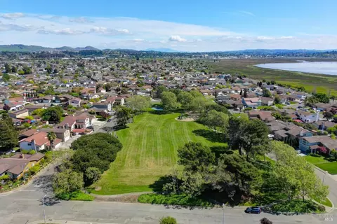 View/Area - 124 Dolphin Ct, Vallejo, CA 94589 photo 2 of 18