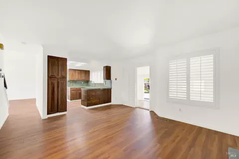 Living - 124 Dolphin Ct, Vallejo, CA 94589 photo 5 of 6