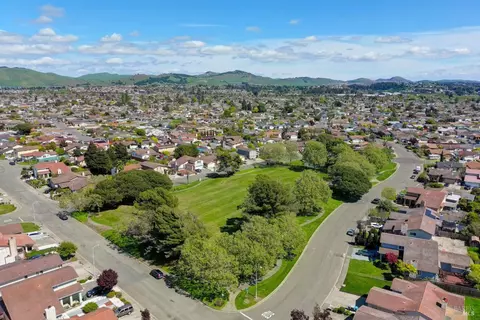 View/Area - 124 Dolphin Ct, Vallejo, CA 94589 photo 1 of 18