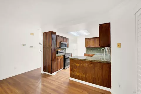 Kitchen - 124 Dolphin Ct, Vallejo, CA 94589 photo 8 of 9