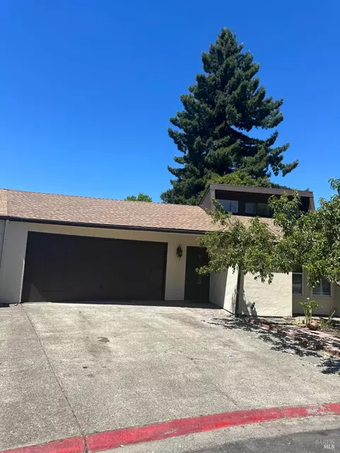 941 W 8th St, Santa Rosa, CA 95401
