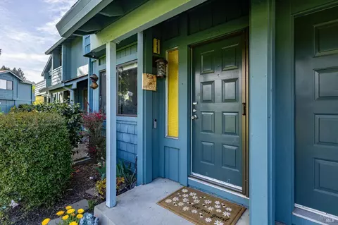 229 College View Dr, Rohnert Park, CA 94928