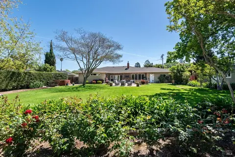 15 Theresa Ct, Novato, CA 94947