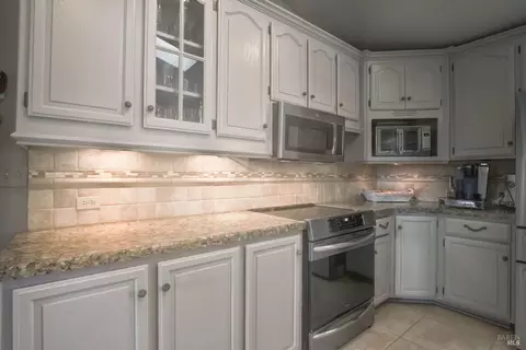 Kitchen - 4209 Rolling Hills Ln, Vacaville, CA 95688 photo 3 of 5