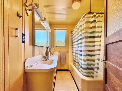 Bath - 19101 D St, Monte Rio, CA 95462 photo 1 of 2