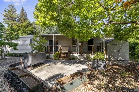 24 Hemlock Ct, Rohnert Park, CA 94928