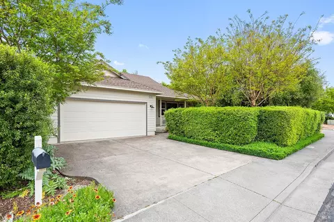121 Monte Vista Ave, Healdsburg, CA 95448