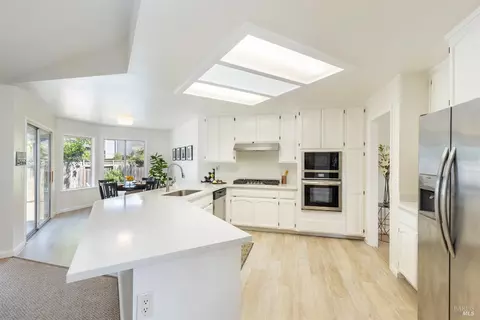 579 Pistachio Pl, Windsor, CA 95492 photo 12