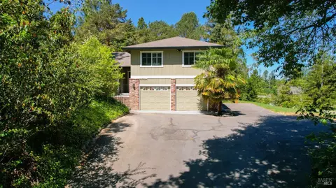 9500 Cherry Ridge Rd, Sebastopol, CA 95472
